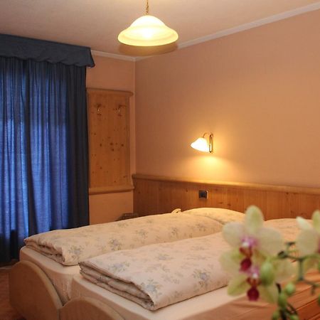 Albergo Caravasc リヴィーニョ エクステリア 写真