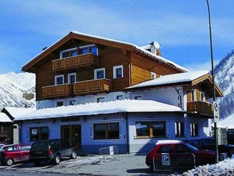 Albergo Caravasc リヴィーニョ エクステリア 写真