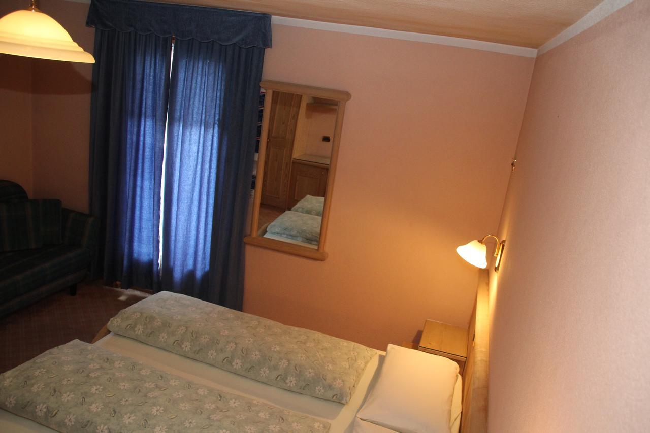 Albergo Caravasc リヴィーニョ エクステリア 写真