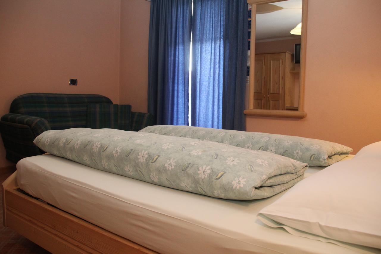 Albergo Caravasc リヴィーニョ エクステリア 写真