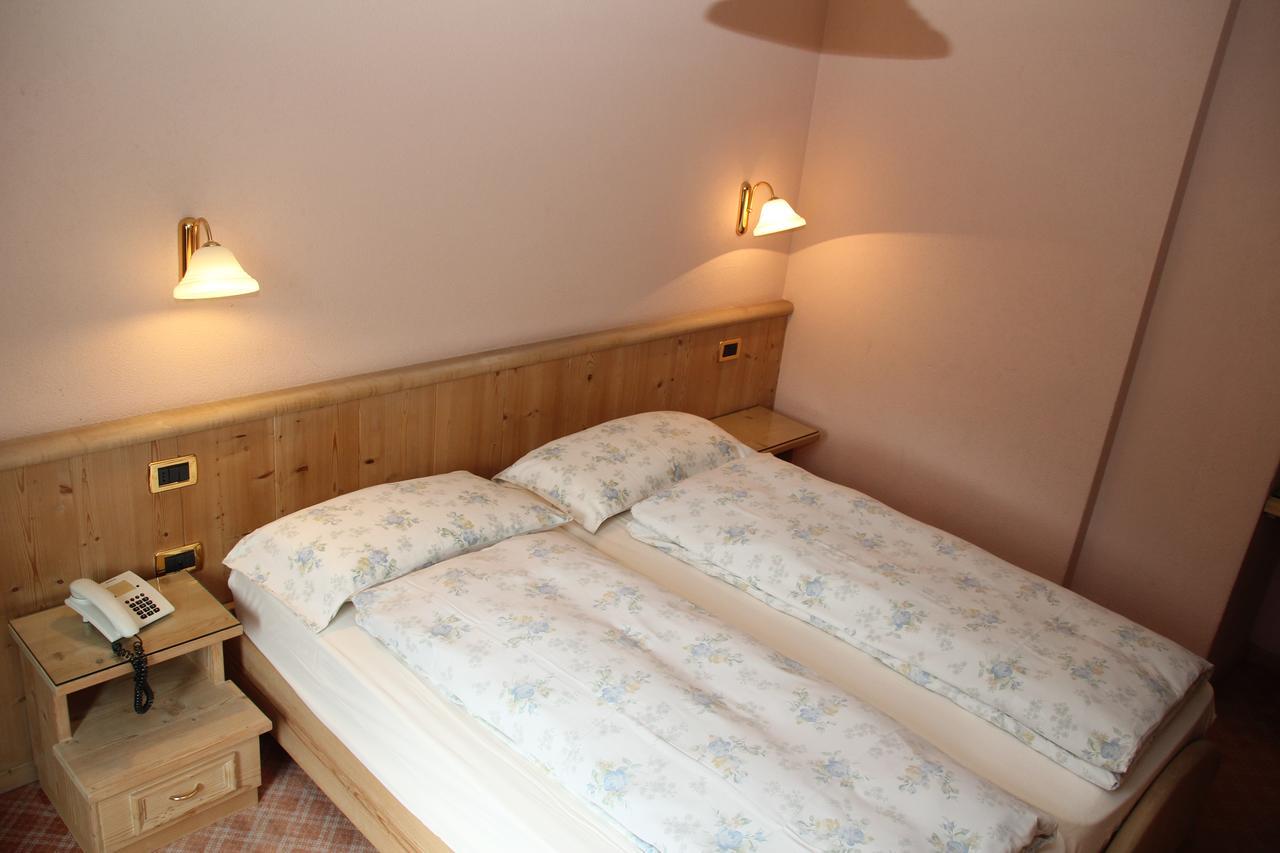 Albergo Caravasc リヴィーニョ 部屋 写真